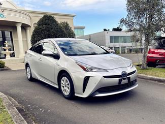 2019 Toyota PRIUS - Thumbnail