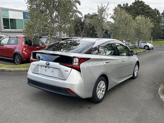 2019 Toyota PRIUS - Thumbnail