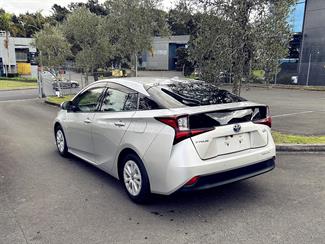 2019 Toyota PRIUS - Thumbnail