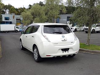 2016 Nissan LEAF - Thumbnail