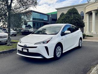 2019 Toyota PRIUS - Thumbnail