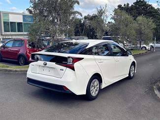 2019 Toyota PRIUS - Thumbnail