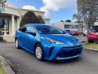 2019 Toyota PRIUS - Thumbnail