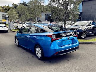 2019 Toyota PRIUS - Thumbnail