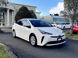 2019 Toyota PRIUS - Thumbnail