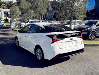 2019 Toyota PRIUS - Thumbnail