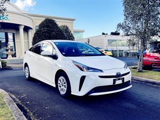 2019 Toyota PRIUS - Thumbnail