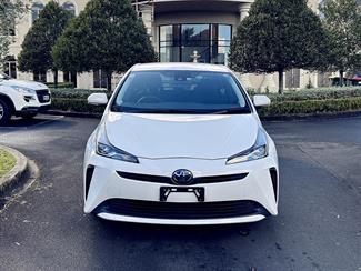 2019 Toyota PRIUS - Thumbnail