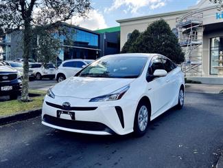 2019 Toyota PRIUS - Thumbnail