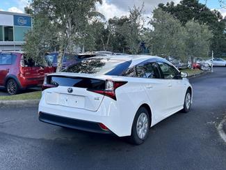 2019 Toyota PRIUS - Thumbnail