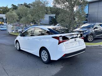 2019 Toyota PRIUS - Thumbnail